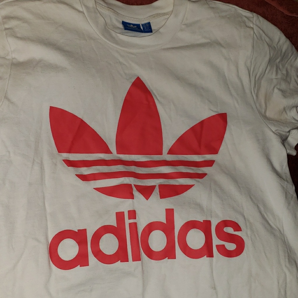 Adidas Logo tee. Pink
